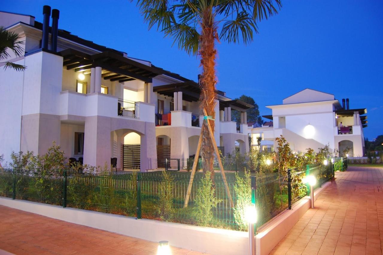 Nice Apartment With Huge Swimming Pool And Solarium Bibione Exterior foto