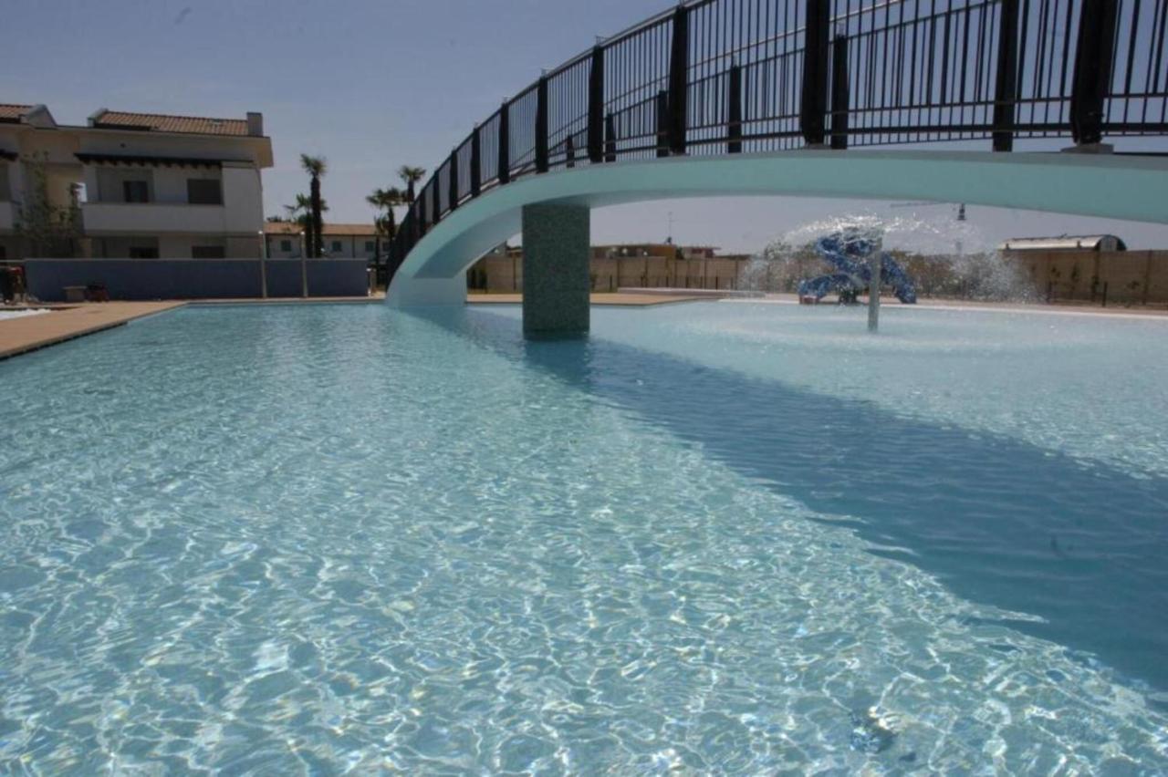 Nice Apartment With Huge Swimming Pool And Solarium Bibione Exterior foto